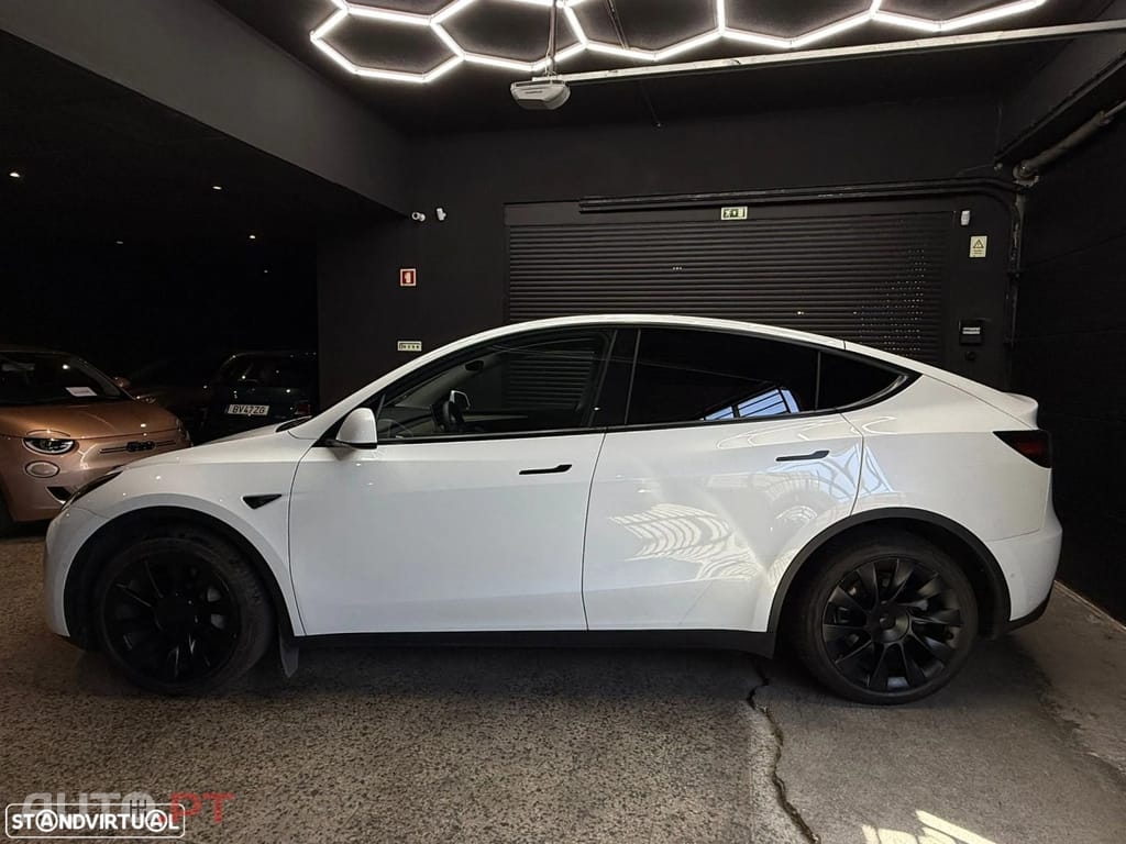 Tesla Model Y Long-Range RWD