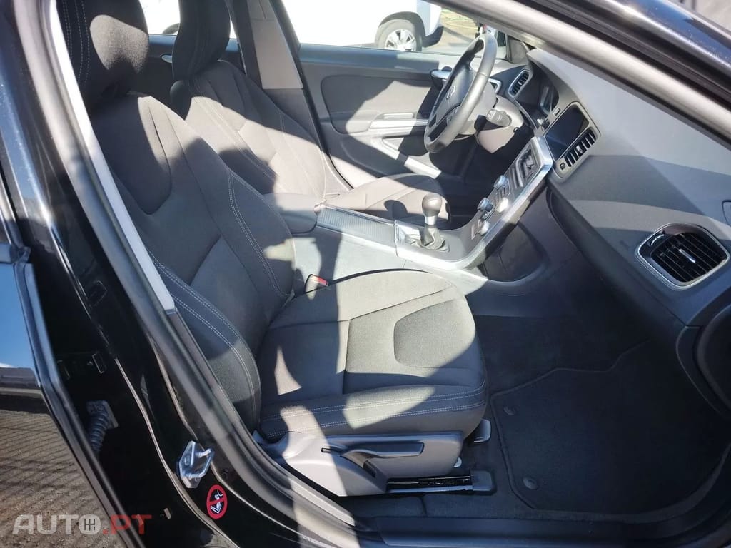 Volvo V60 1.6 D2 Momentum Eco