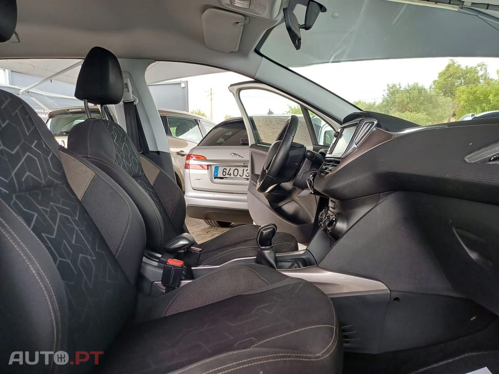 Peugeot 2008 1.2 PureTech Allure