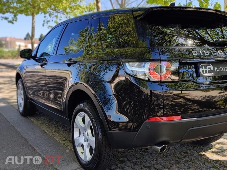 Land Rover Discovery Sport 2.0 eD4 HSE Luxury — fotografia 17