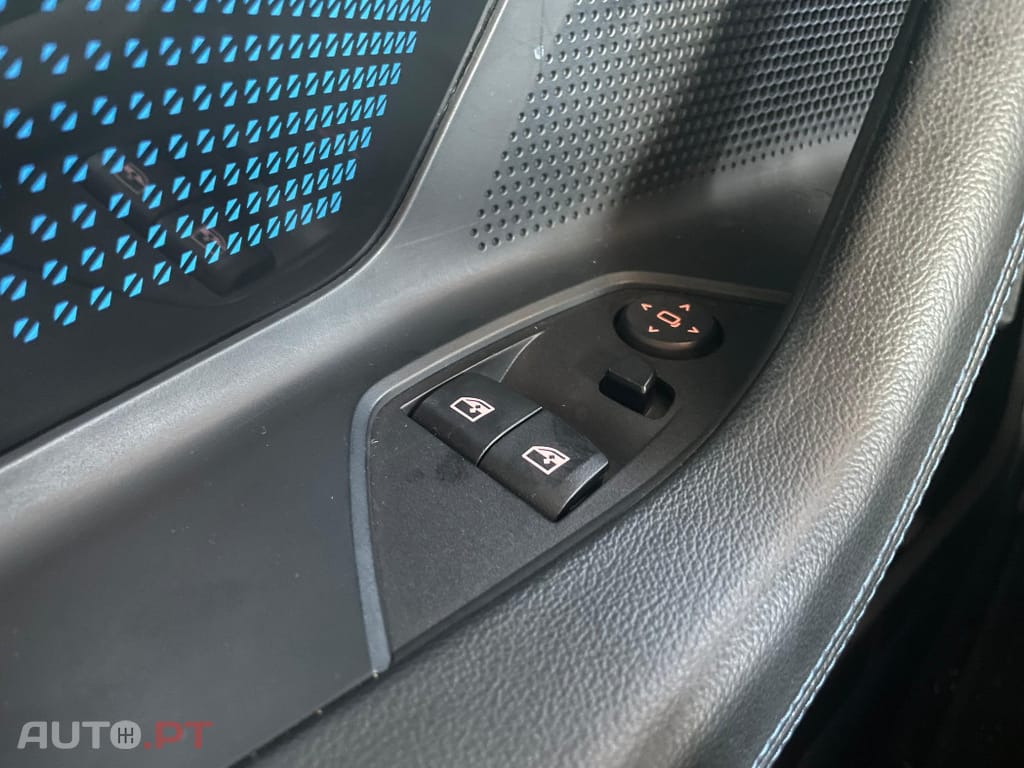 BMW 218 i Pack Desportivo M Auto