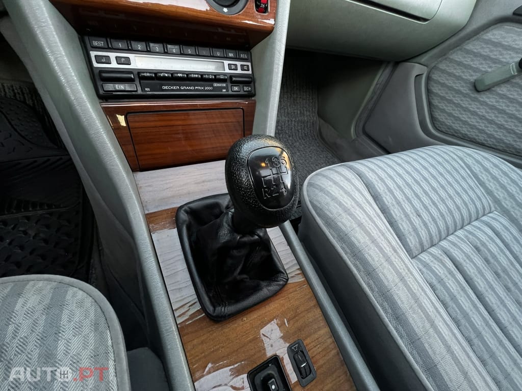 Mercedes-Benz W124 300 D