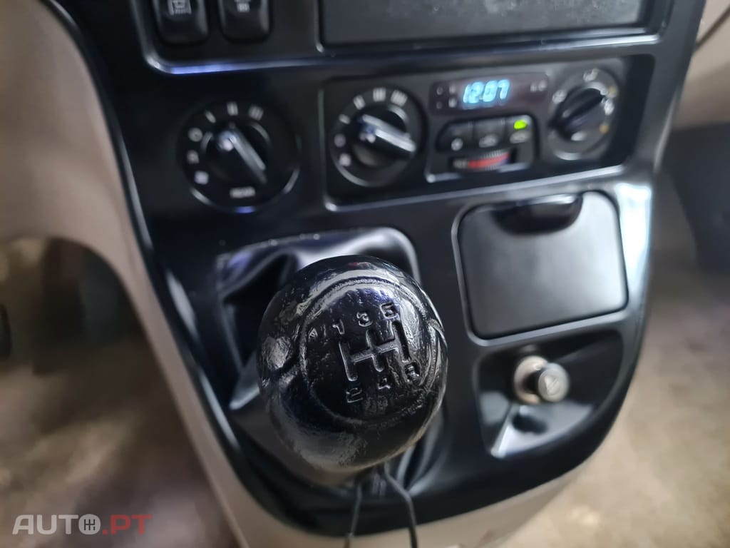 Kia Carnival LS