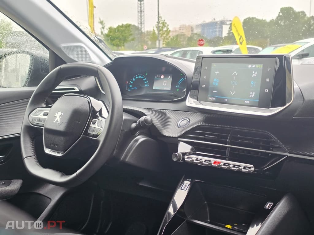 Peugeot E-208 50 kWh Style