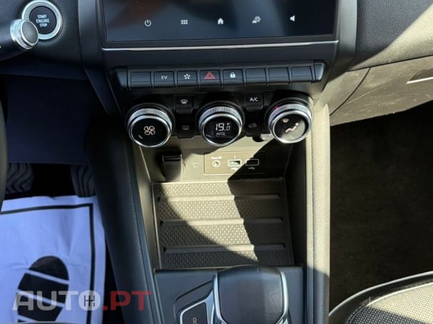 Renault Captur 1.6 E-Tech Intens