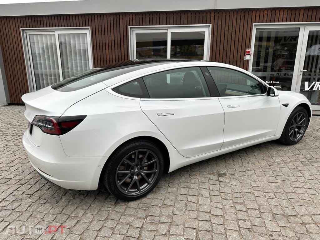 Tesla Model 3 Long-Range RWD
