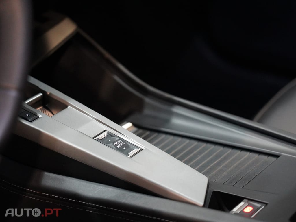 Peugeot 408 1.6 Hybrid Allure e-EAT8