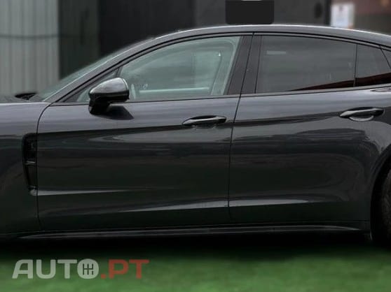 Porsche Panamera 4 E-HYBRID