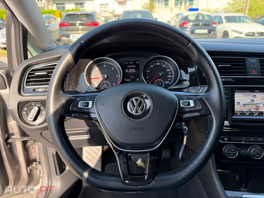 Volkswagen Golf 1.6 TDi Highline DSG