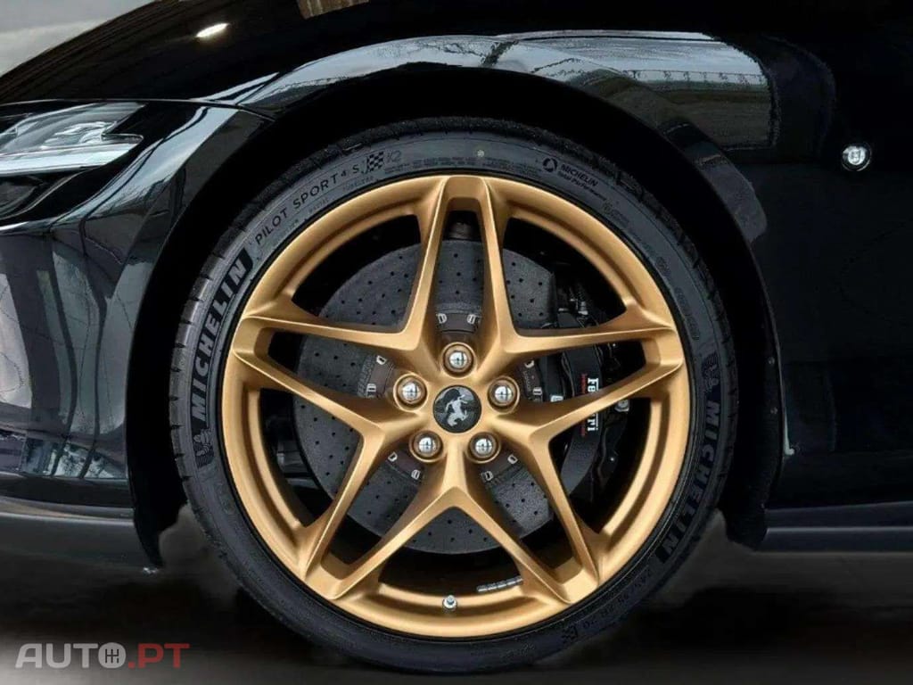 Ferrari Roma MATRIX CARBON