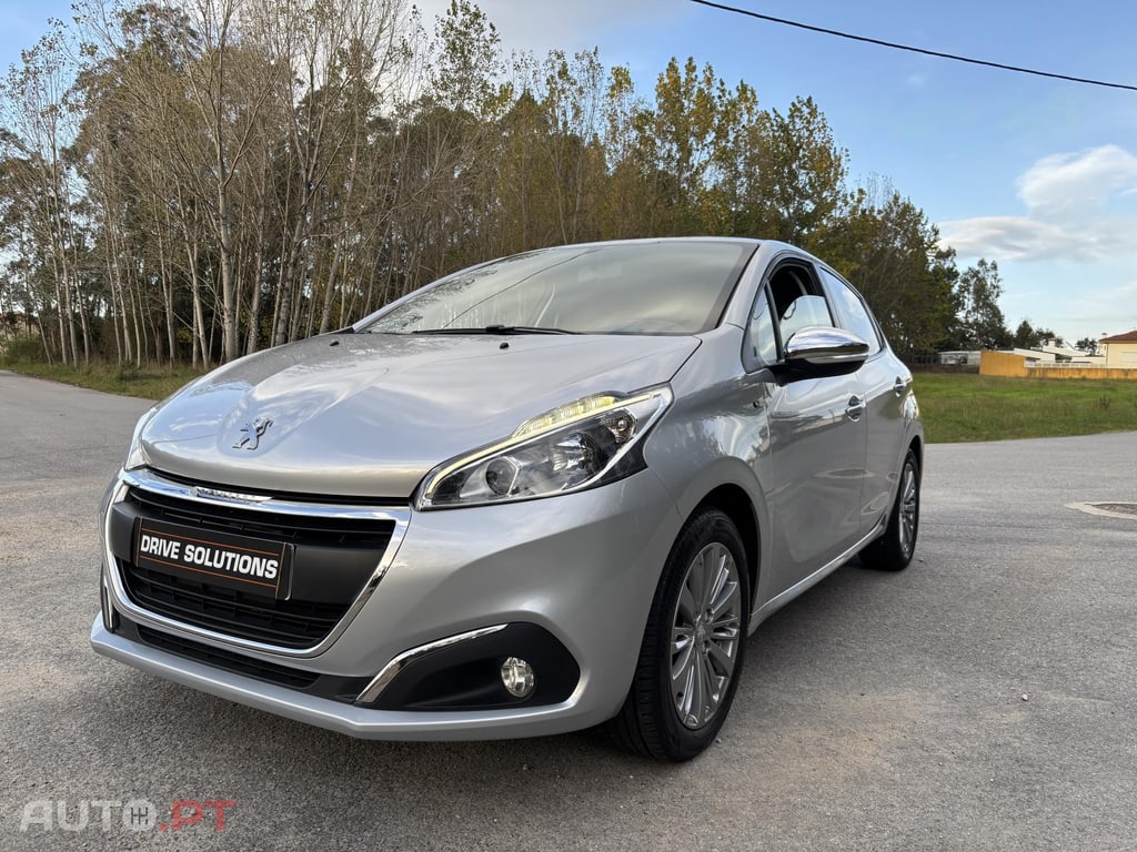 Peugeot 208 1.2 STYLE GPS