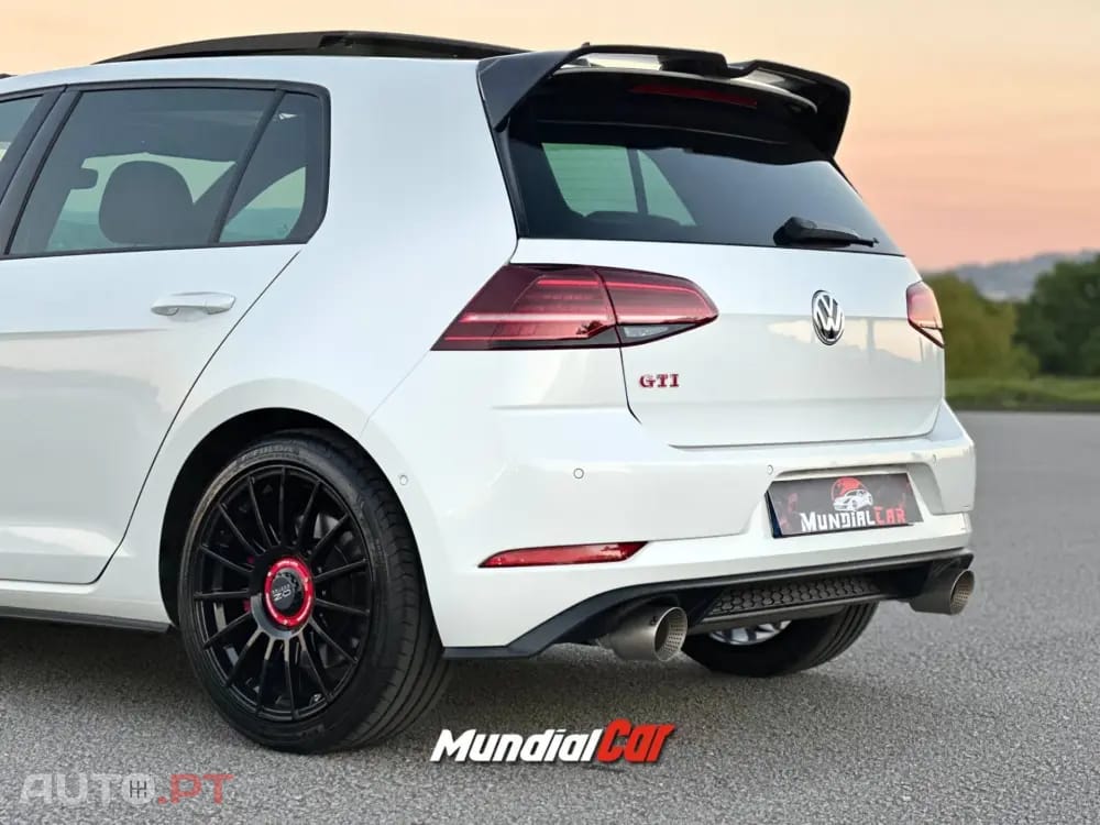 Volkswagen Golf 2.0 TSI GTI DSG Performance