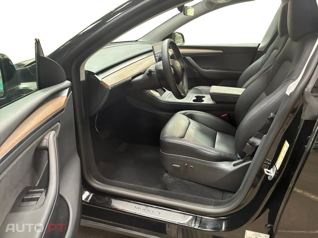 Tesla Model Y Standard RWD