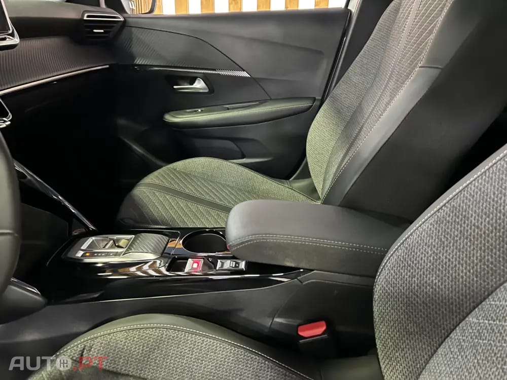 Peugeot 208 1.2 Hybrid Allure e-DCS6