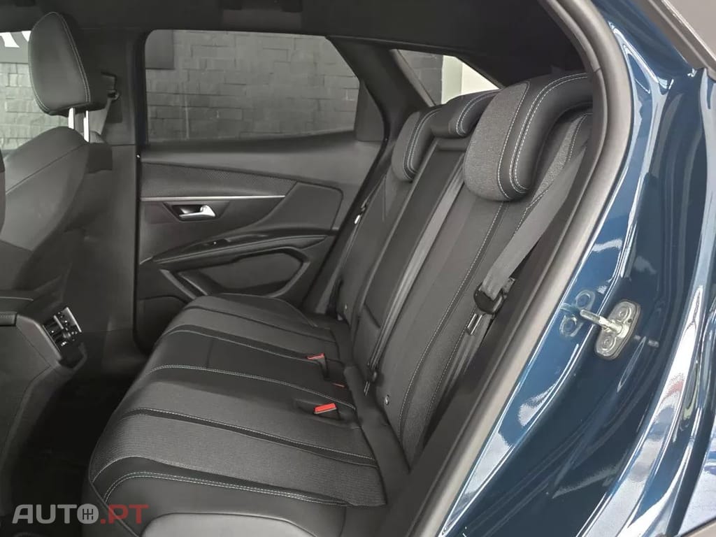 Peugeot 3008 1.6 Hybrid Allure Pack e-EAT8 — fotografia 19