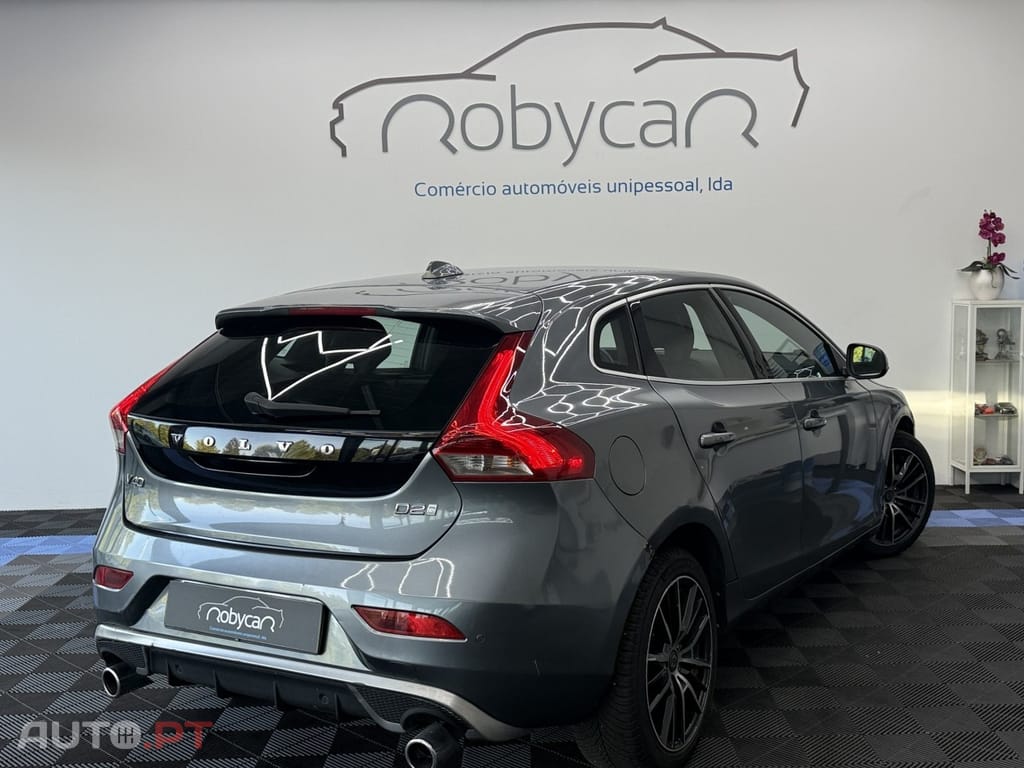 Volvo V40 2.0 D2 R-Design Momentum Geartronic