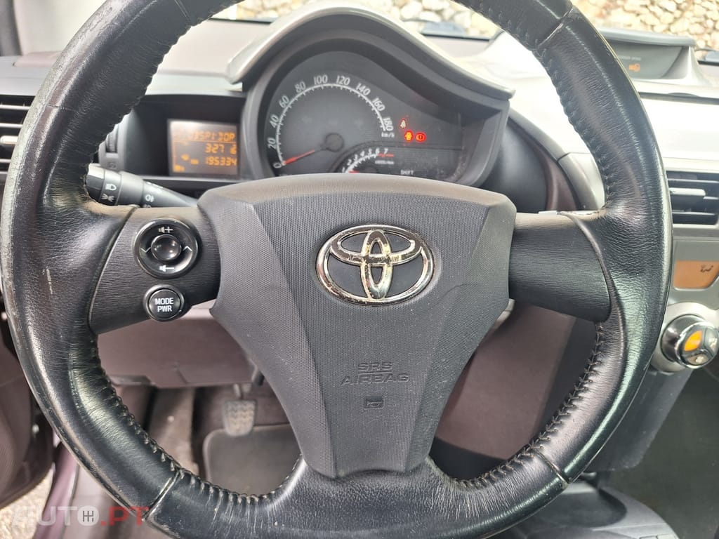 Toyota iQ 1.0 VVT-i 2