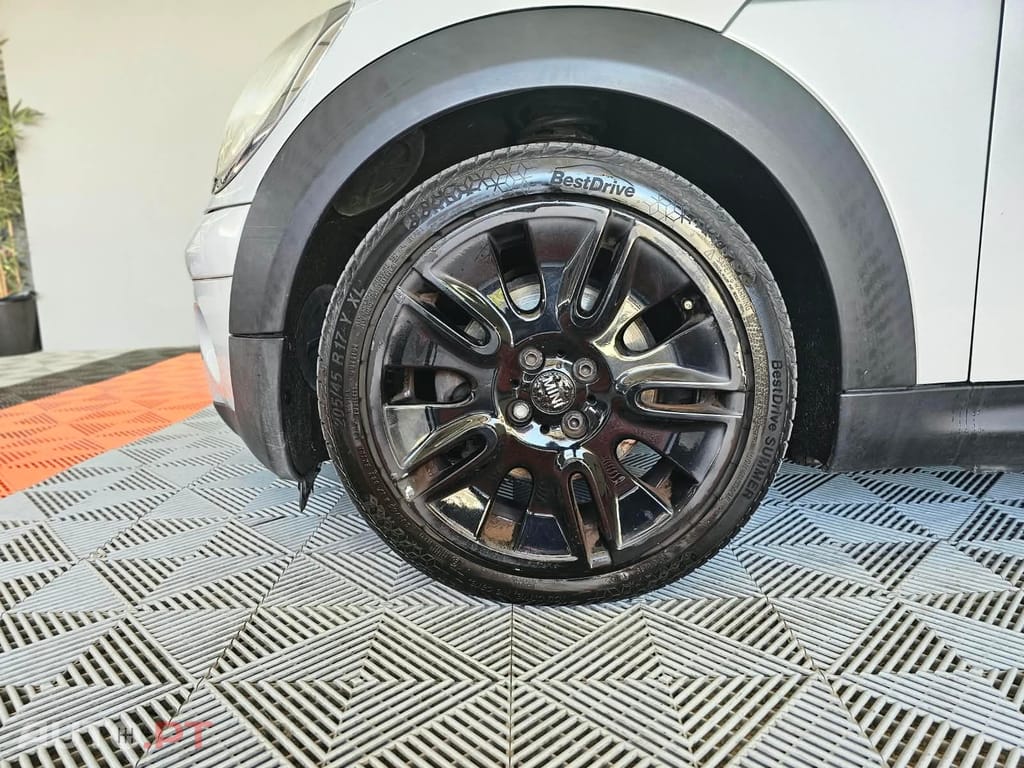 MINI Cooper D Edição Camden 50 anos
