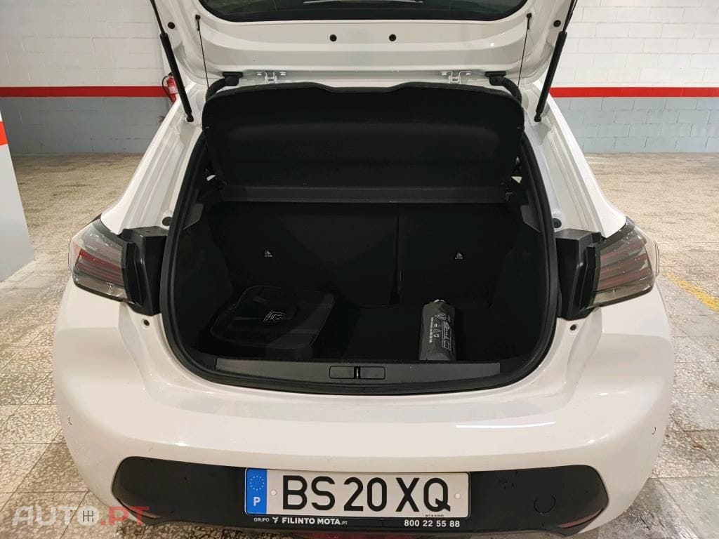 Peugeot E-208 50 kWh Style