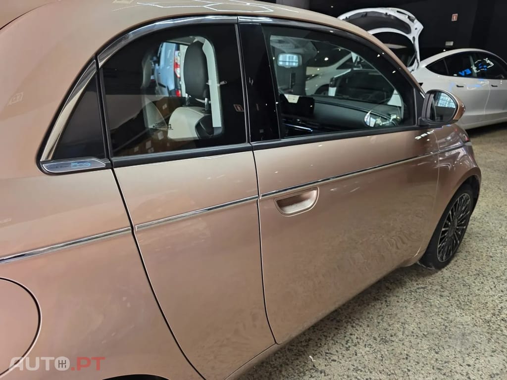 Fiat 500e La Prima
