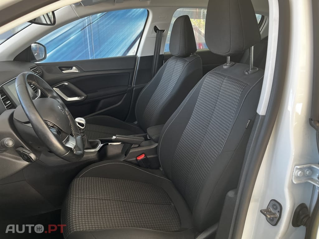 Peugeot 308 1.5 BlueHDi Business Line