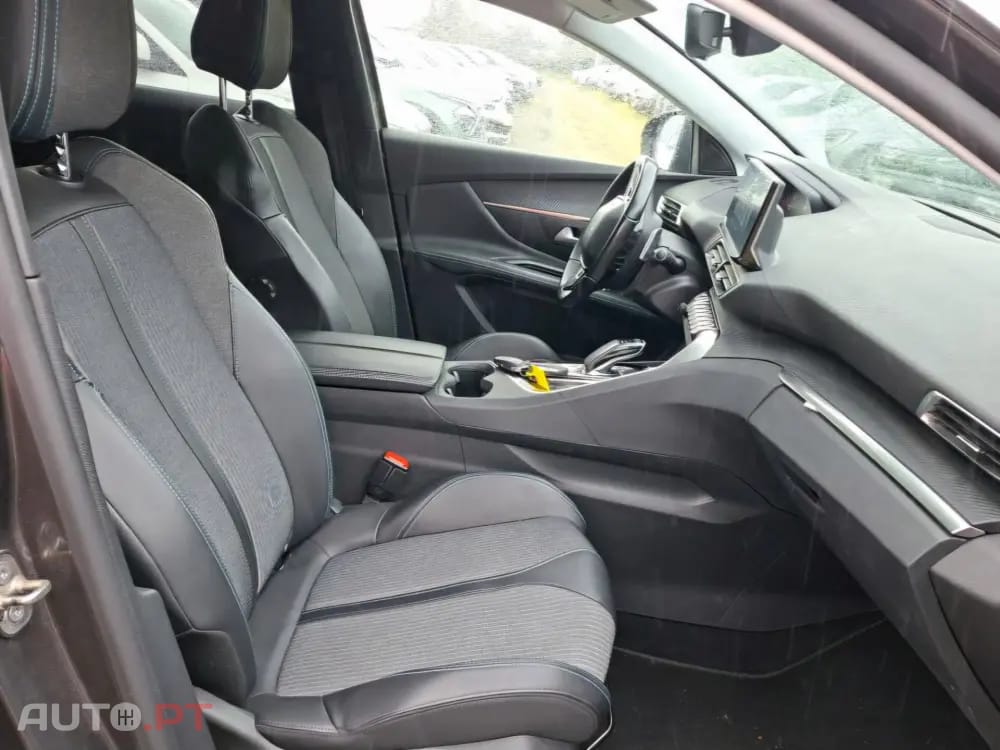 Peugeot 3008 1.6 Hybrid Allure e-EAT8