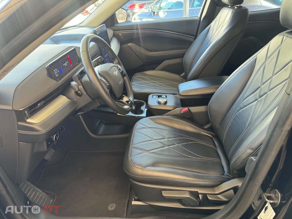 Ford Mustang Mach-E 75.7 kWh Premium AWD
