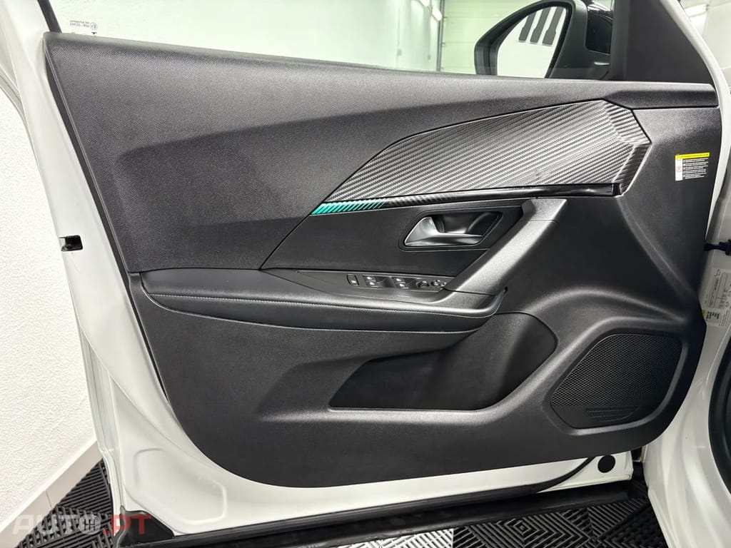 Peugeot 2008 PureTech 130 EAT8 Allure