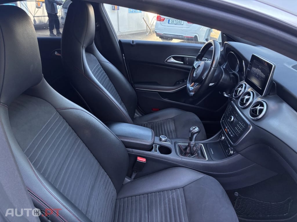 Mercedes-Benz CLA 180 AMG Line