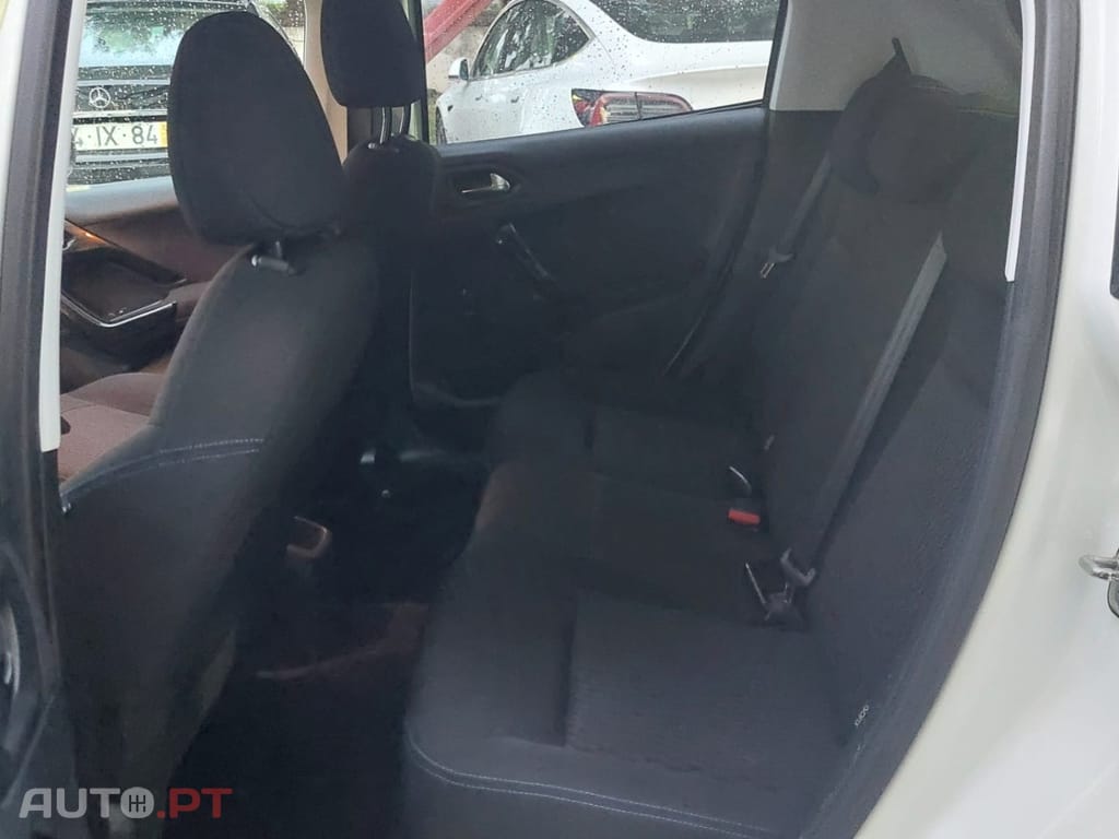 Peugeot 208 1.2 PureTech Signature