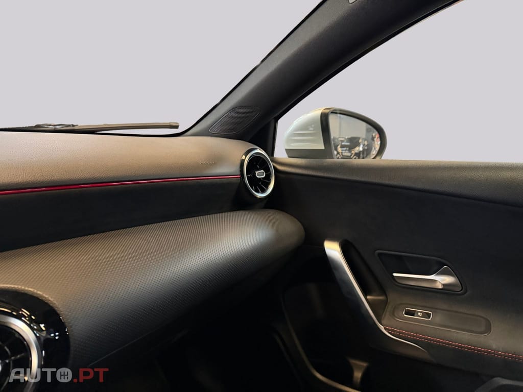 Mercedes-Benz A 250 AMG Premium I.V.A DEDUTIVEL