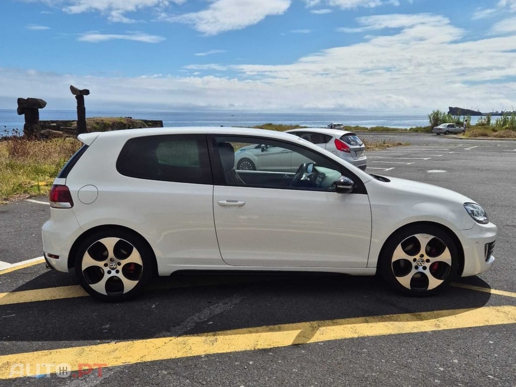 Volkswagen Golf 2.0 TSI GTI