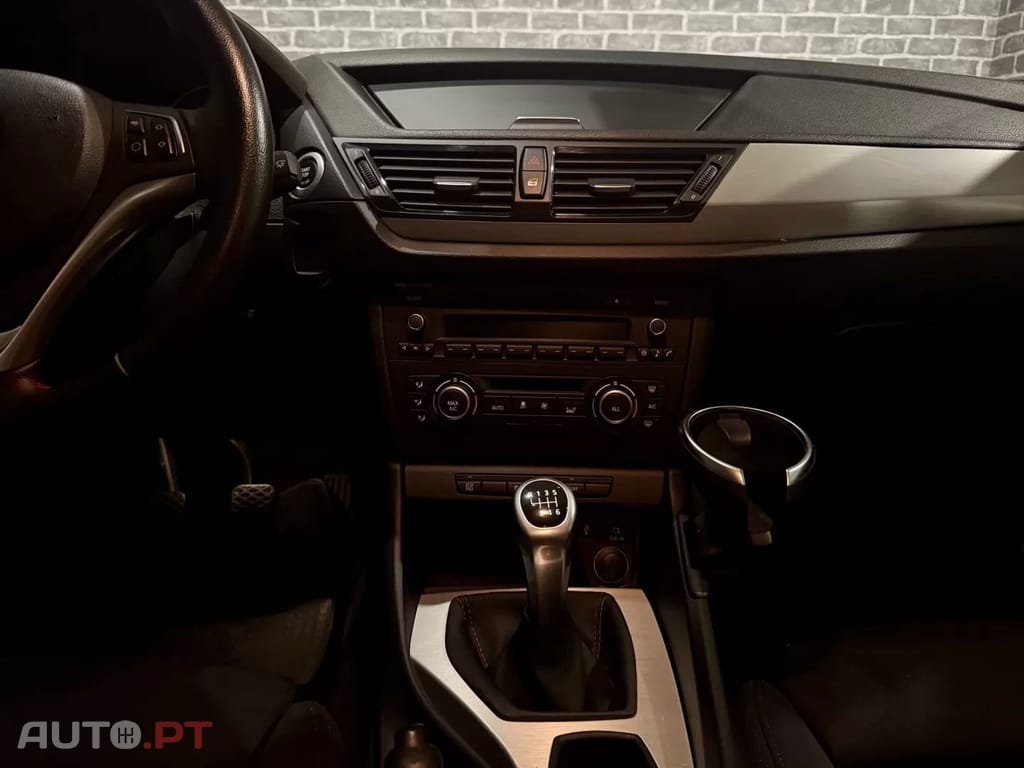 BMW X1 18 d xDrive Line Sport — fotografia 13