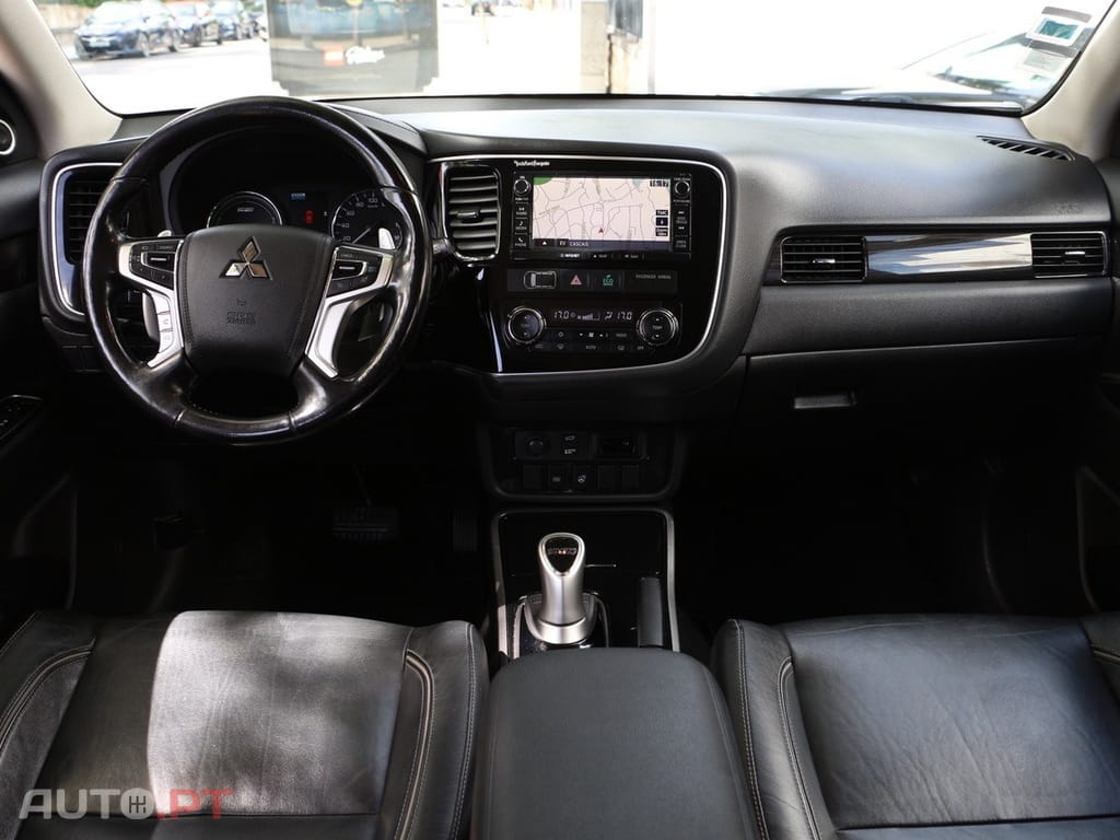 Mitsubishi Outlander 2.0 MIVEC Instyle Navi+