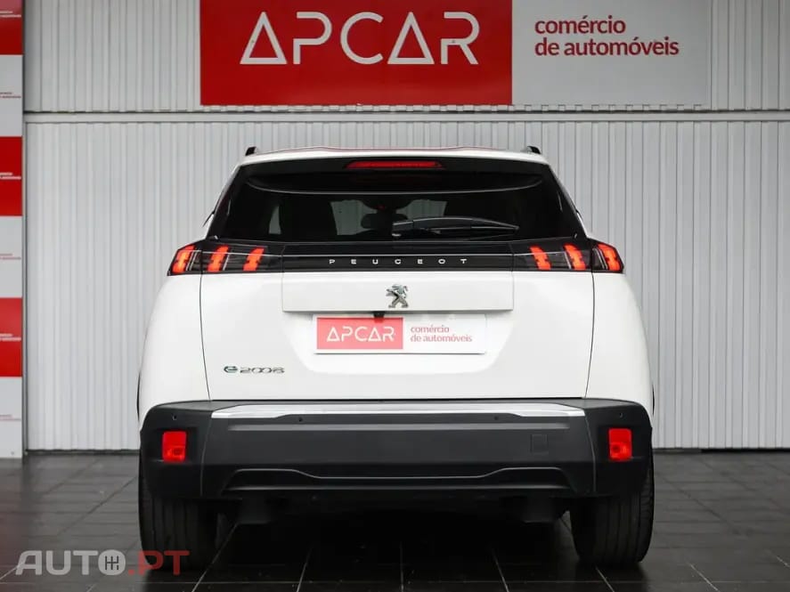 Peugeot E-2008 50 kWh Allure Pack