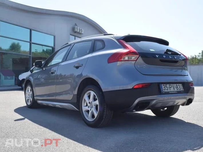Volvo V40 Cross Country Outro
