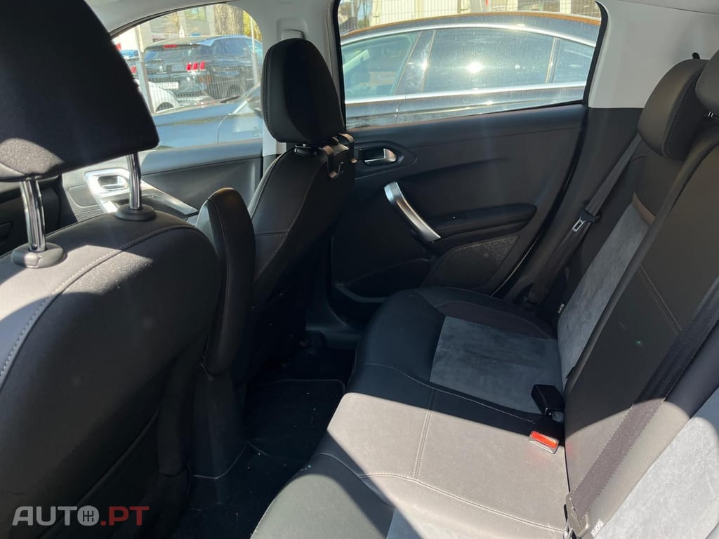 Peugeot 208  1.2 e-THP Féline