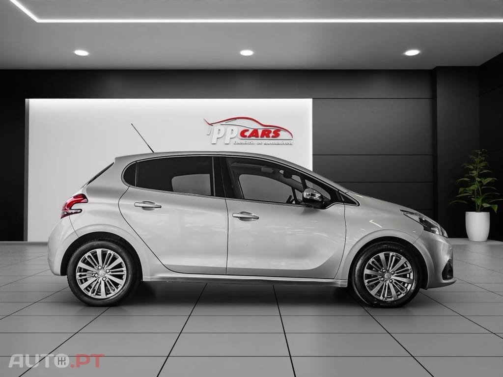 Peugeot 208 1.2 PureTech Signature