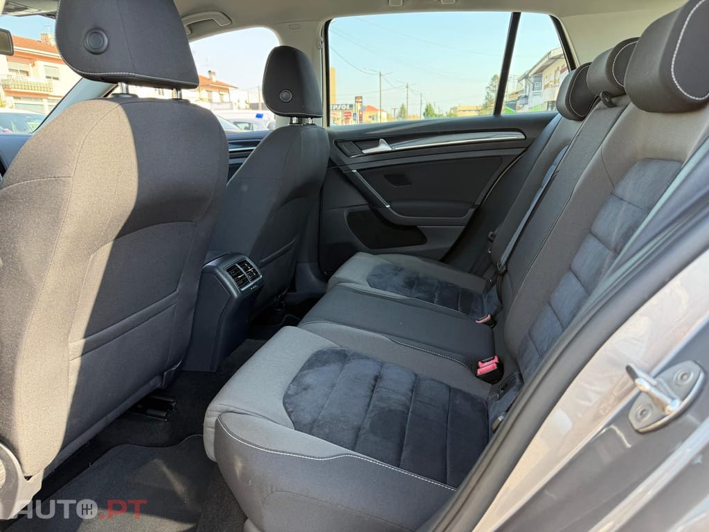 Volkswagen Golf 1.6 TDi Highline DSG