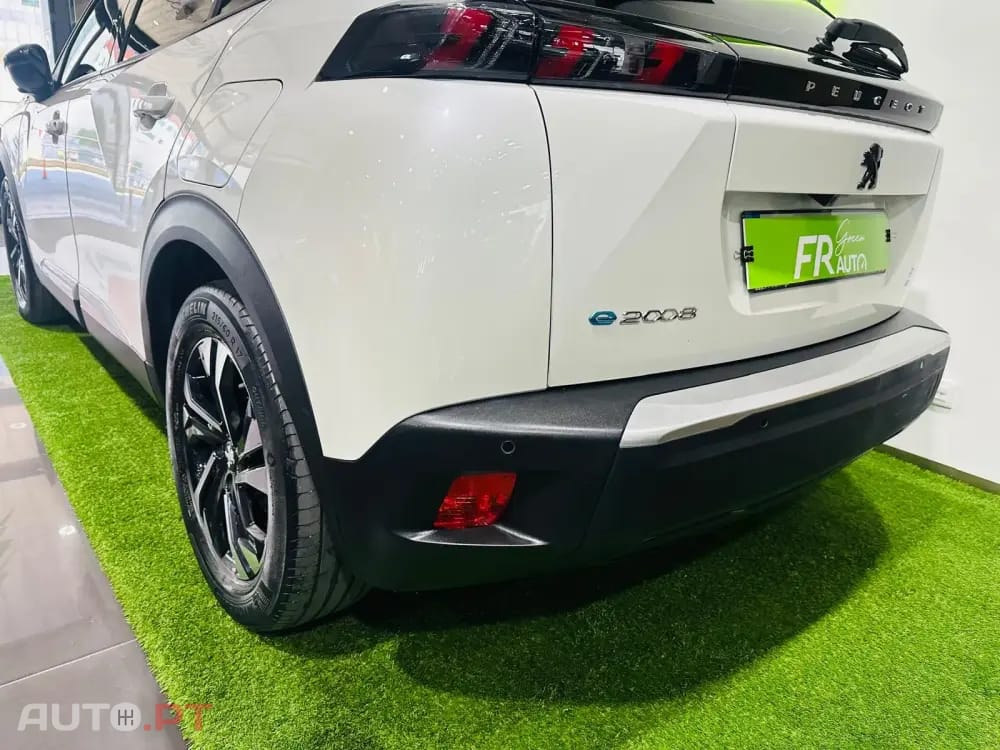 Peugeot E-2008 50 kWh Active Pack