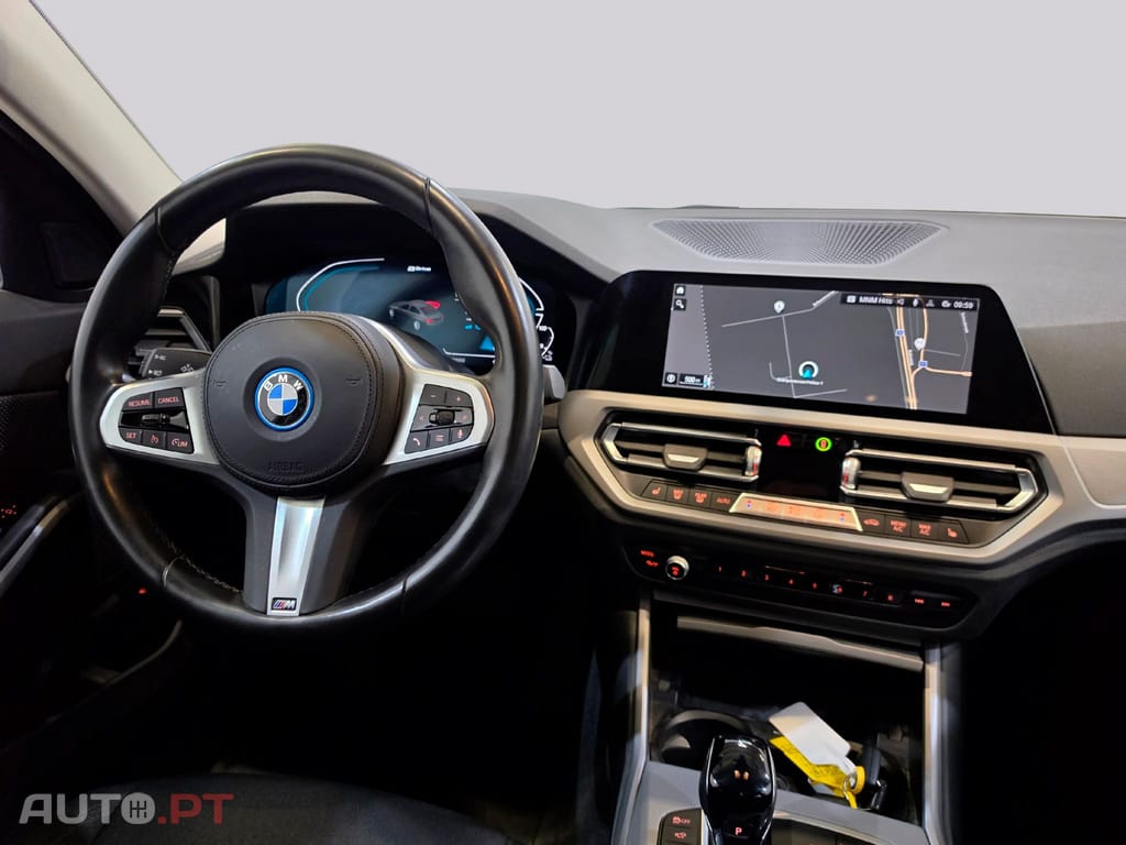 BMW 320 Plug-In Hybrid I.V.A DEDUTIVEL