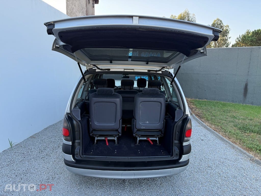 Renault Grand Espace RT 2.2 dT