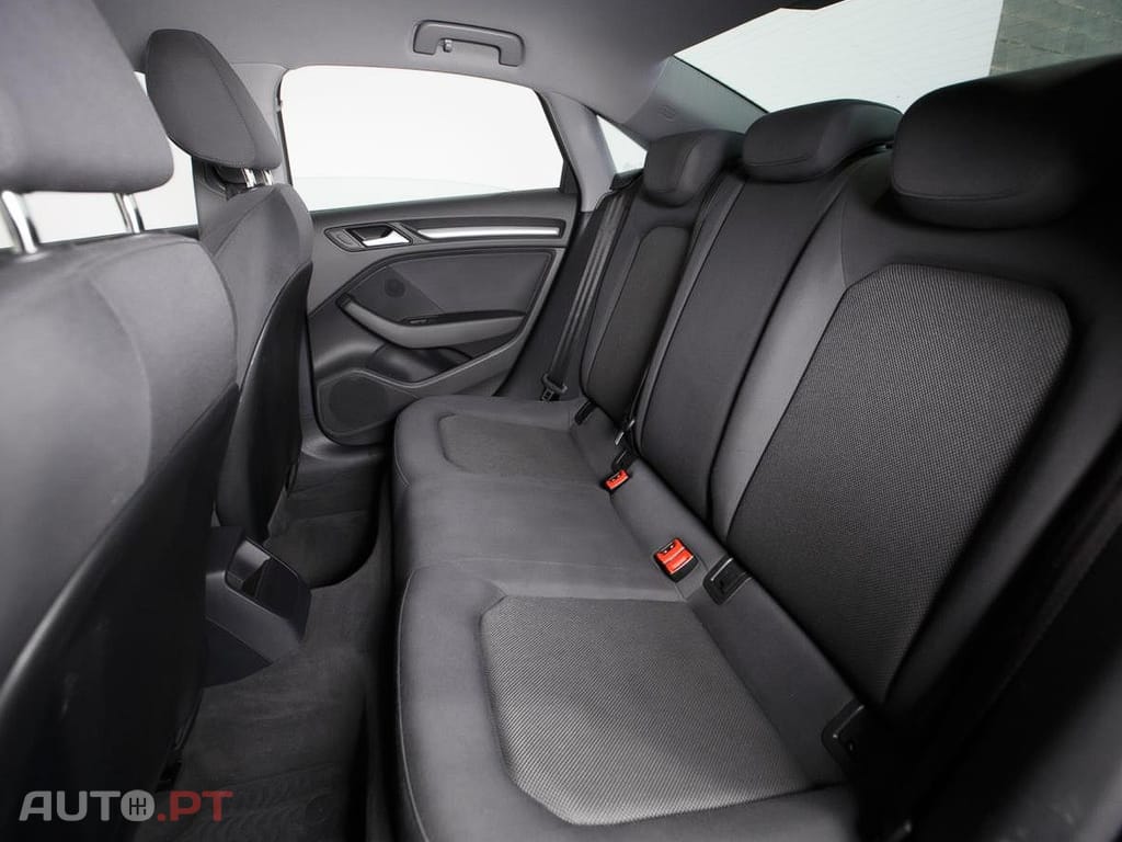 Audi A3 Limousine 30 TSI S Tronic