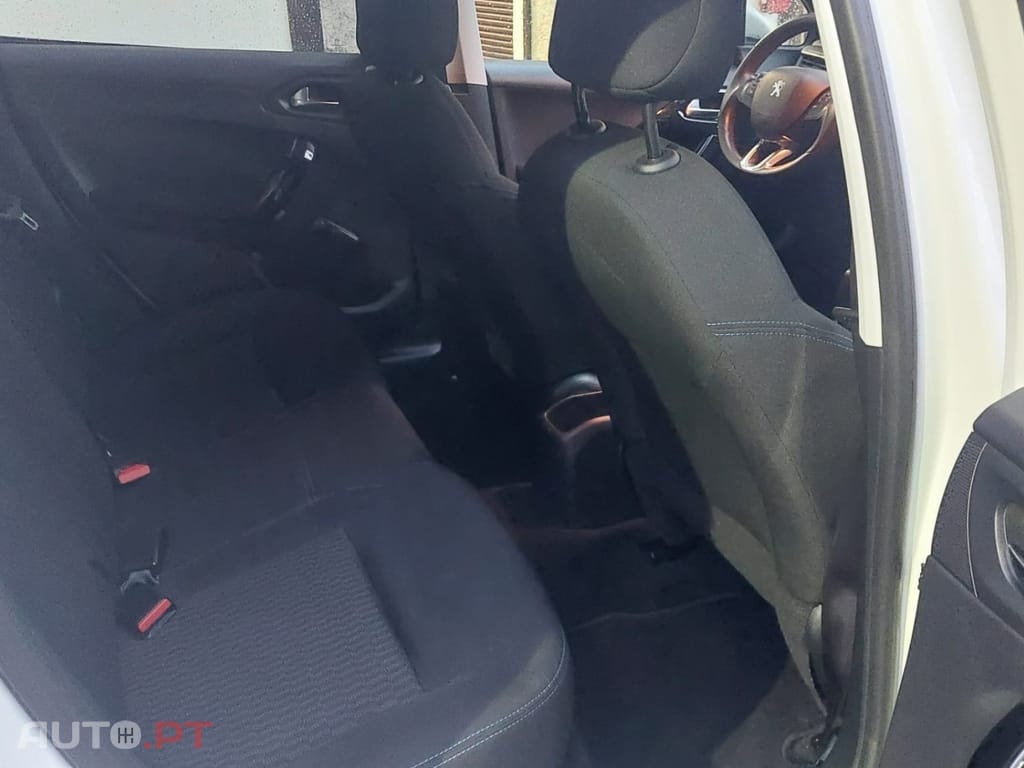 Peugeot 208 1.2 PureTech Signature