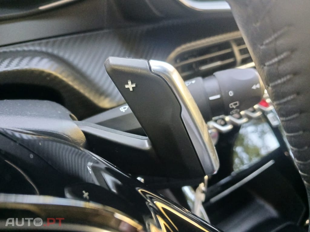 Peugeot 2008 1.2 Hybrid Allure e-DCS6