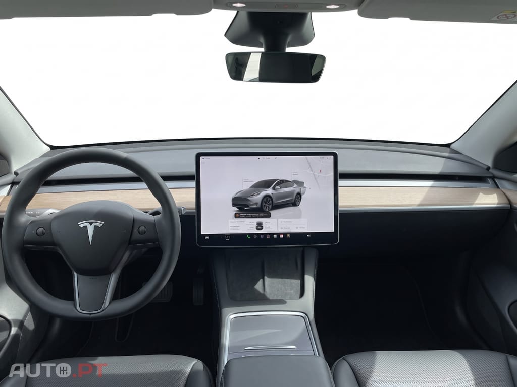 Tesla Model Y Standard Range RWD