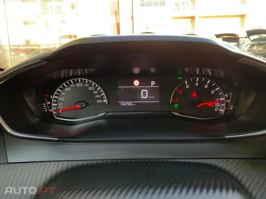 Peugeot 2008 1.5 BlueHDi Allure EAT8