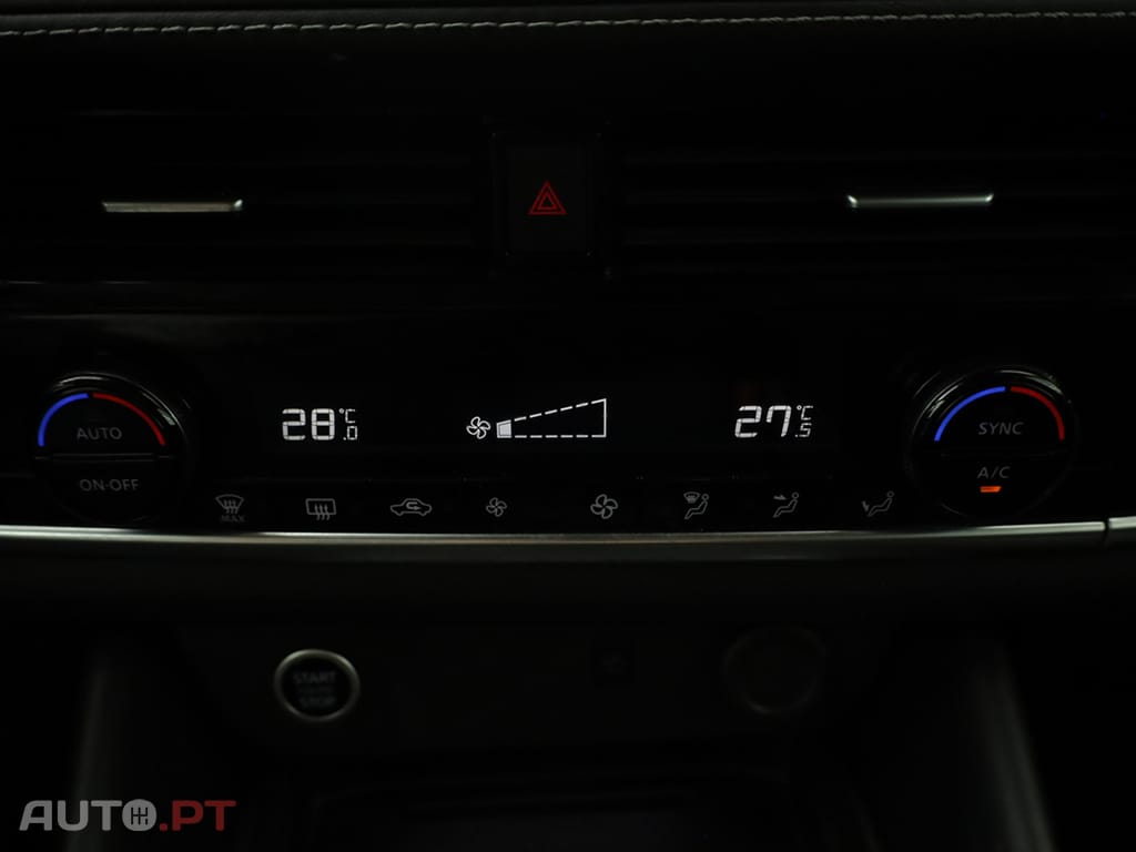 Nissan Qashqai Qashqai 1.3 DIG-T N-Connecta LED Xtronic