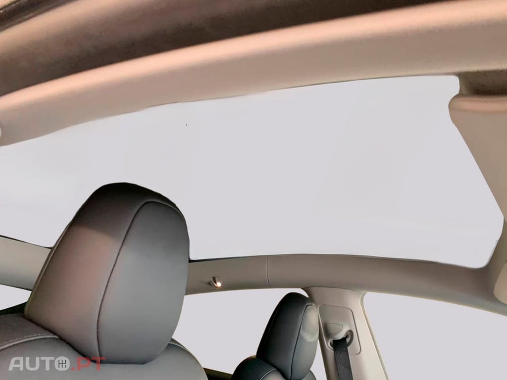 Tesla Model Y Standard Range RWD