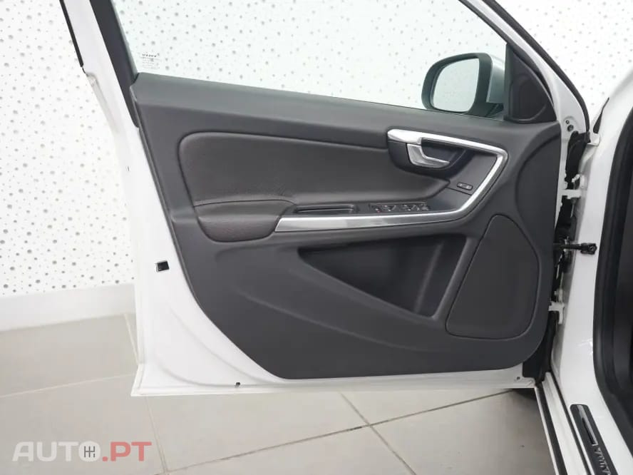 Volvo V60 1.6 D2 R-Design